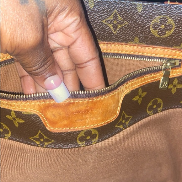 Authentic Louis Vuitton very nice bag. I have had it a while not using … - Picture 9 of 16